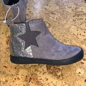 Girls (toddler) Gray suede booties, Size 7 NWT